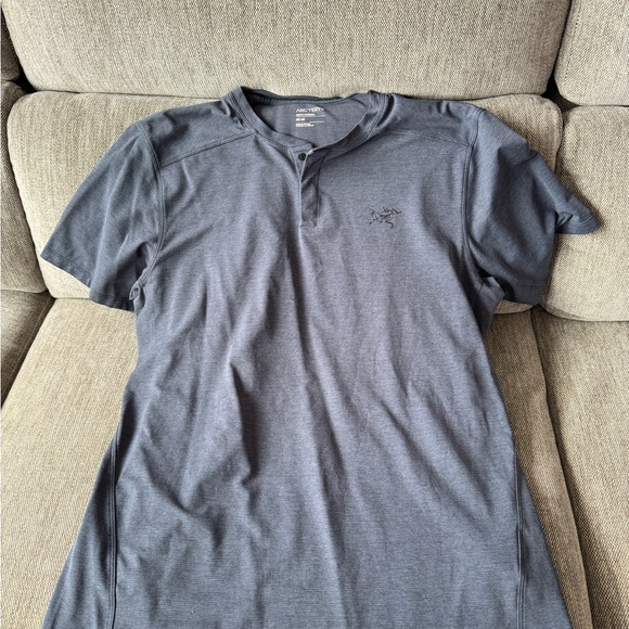 ARC’TERYX HAUL. Sizes are M,L for the pink jacket (women) - Picture 15 of 16